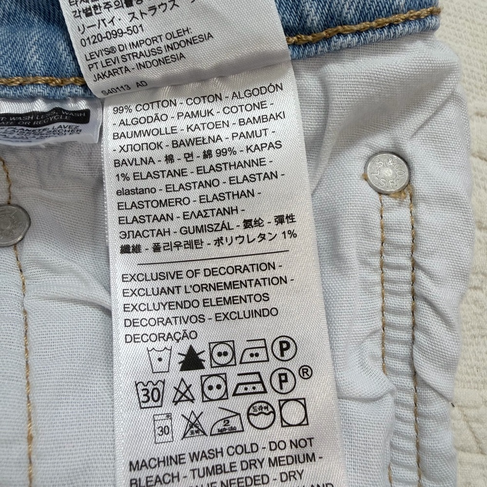 Levi's Light Blue Frayed Jeans Shorts - Picture 12 of 16